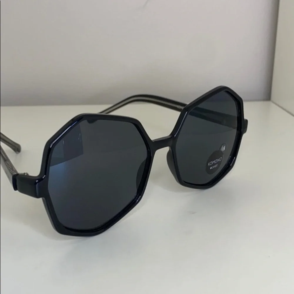 NEW Komono Sunglasses Bonnie Black Transparent